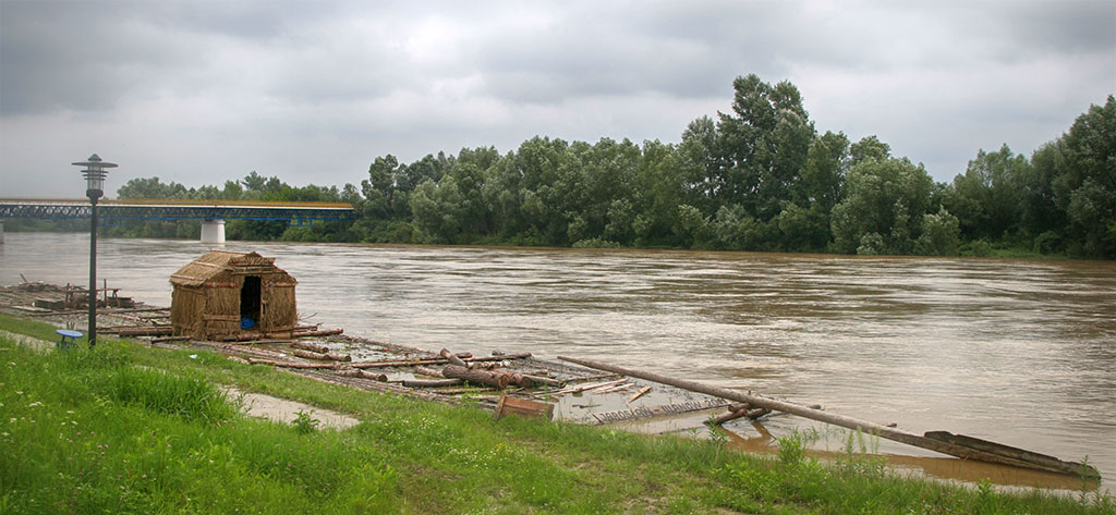 tratwa flisacka na Sanie w Ulanowie