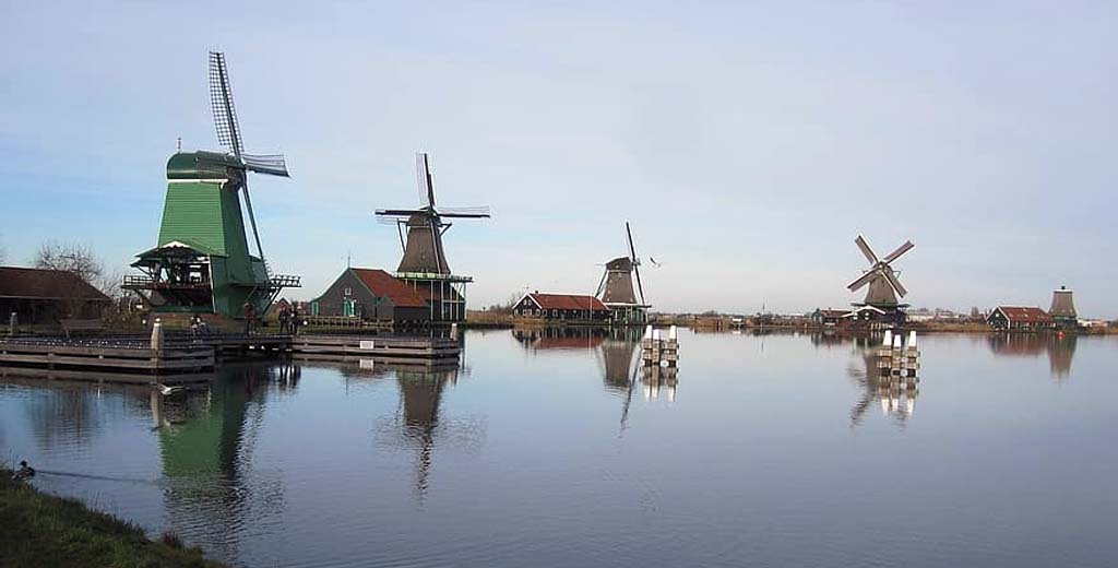 skansen wiatraków w Holandii