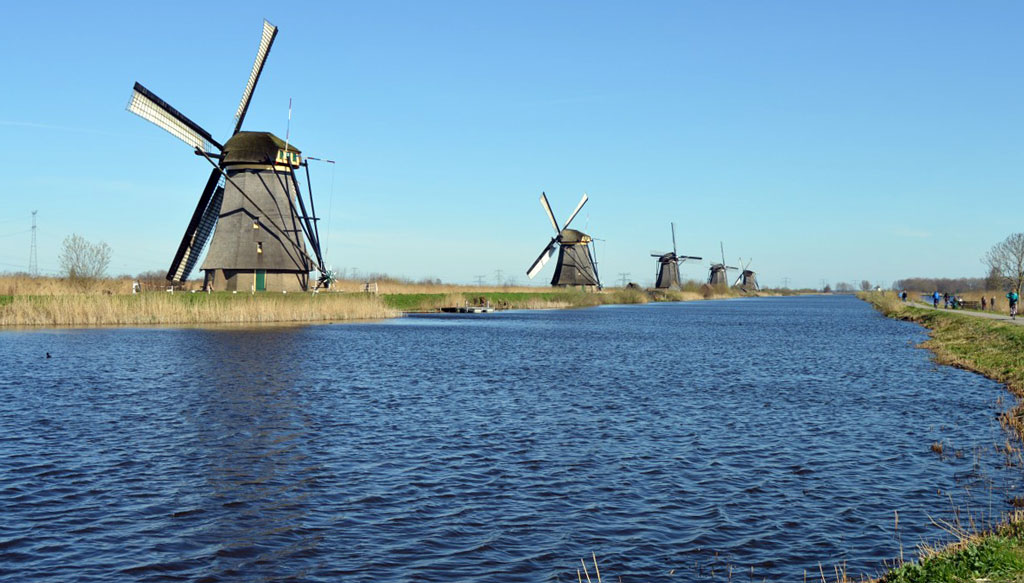 woda Holandię żywi i zabija