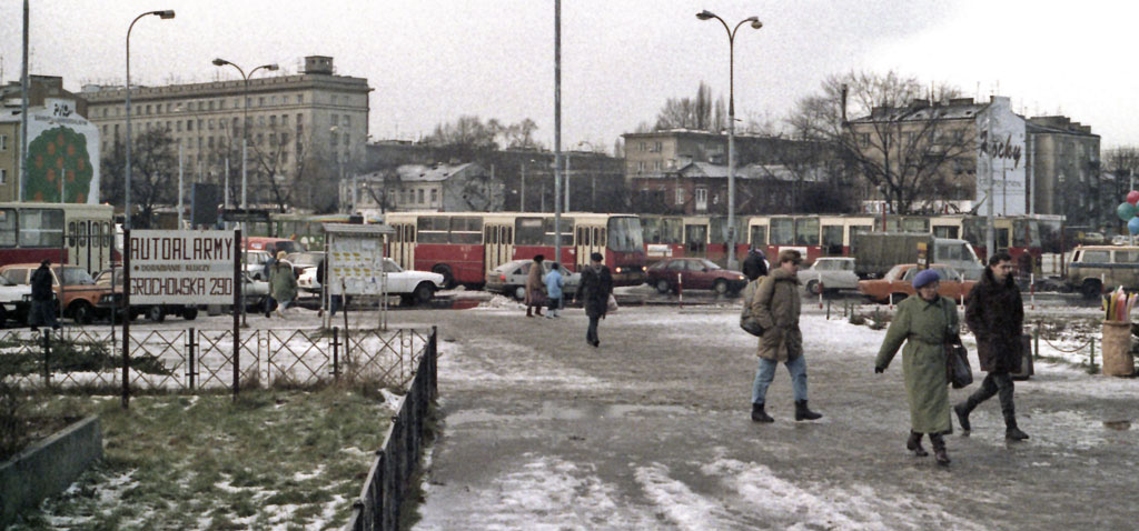 Warszawska ulica w grudniu 1990