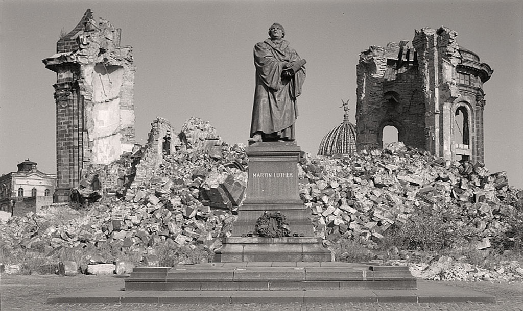 Kościół Marii Panny w Dreźnie po bombardowaniu
